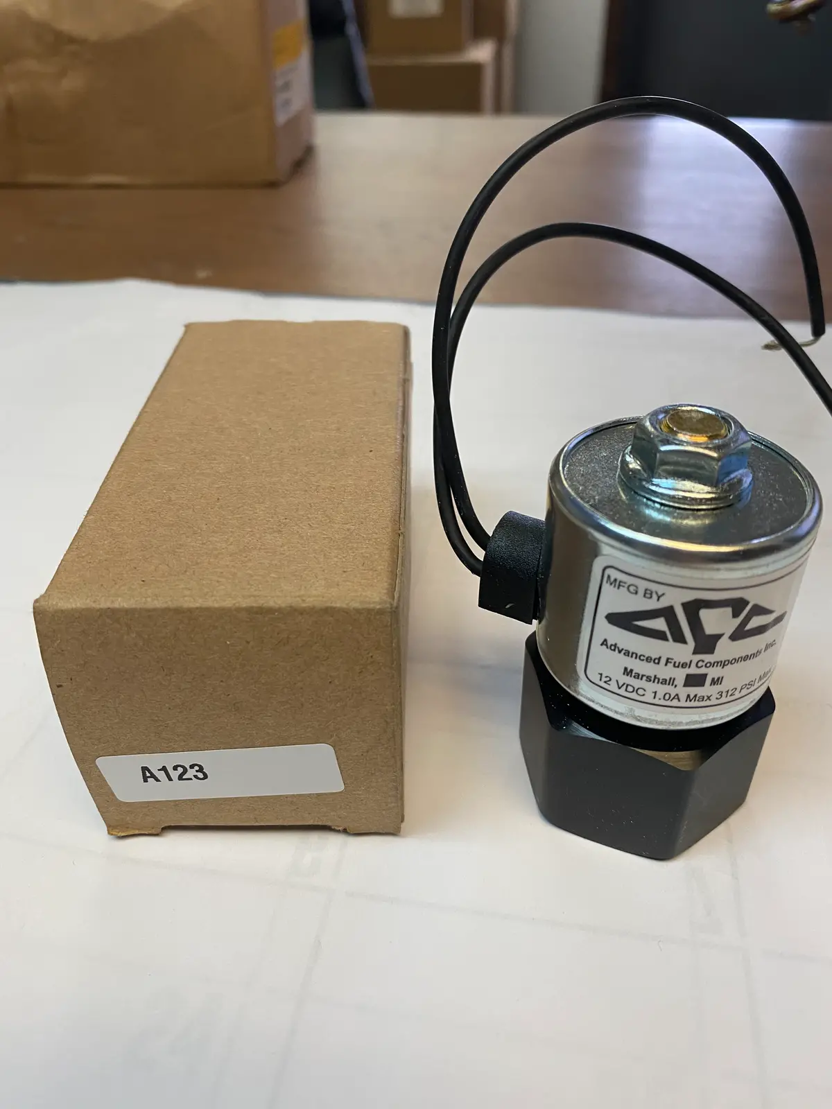 In-Line Circuit Selector Valve - S & H Series | Parker S-100 1