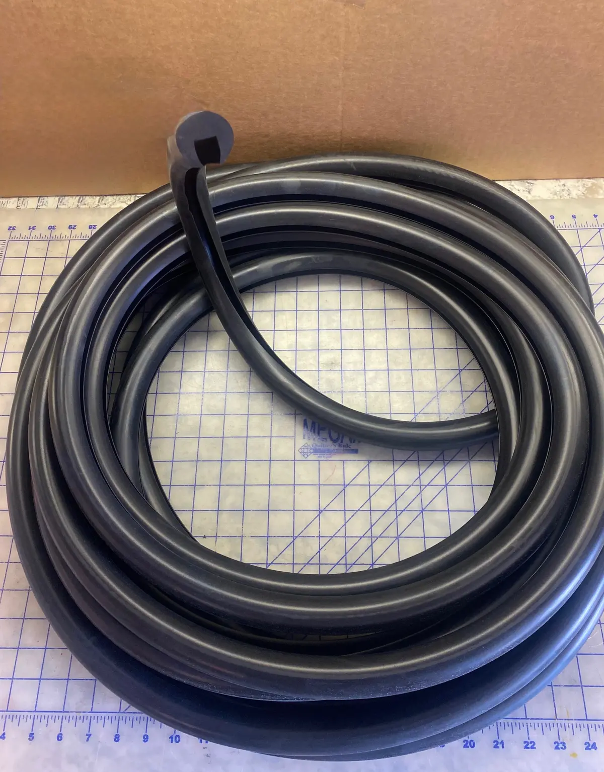 10331 Channel Rubber Used On The Rd 150 Read Screen-All, Top Screen. Superseded Part Number Was 1173 1