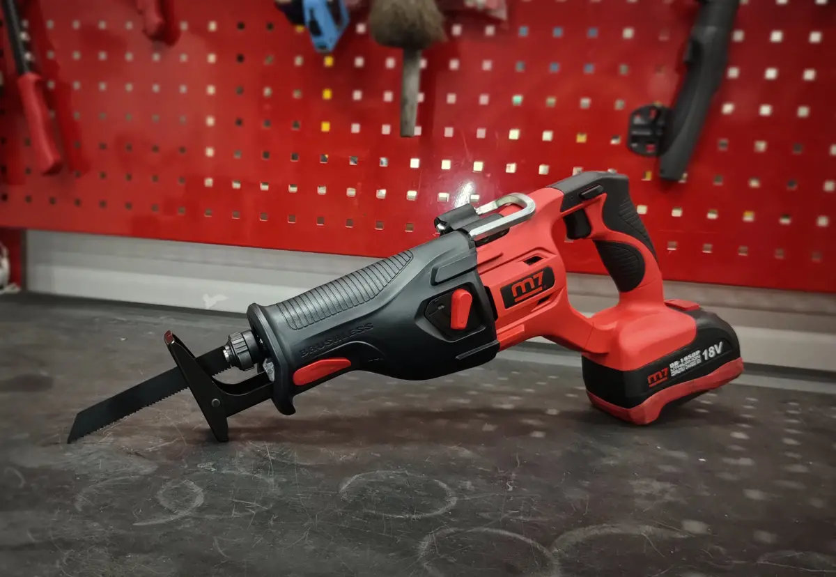 Cordless Reciprocating Saw 1