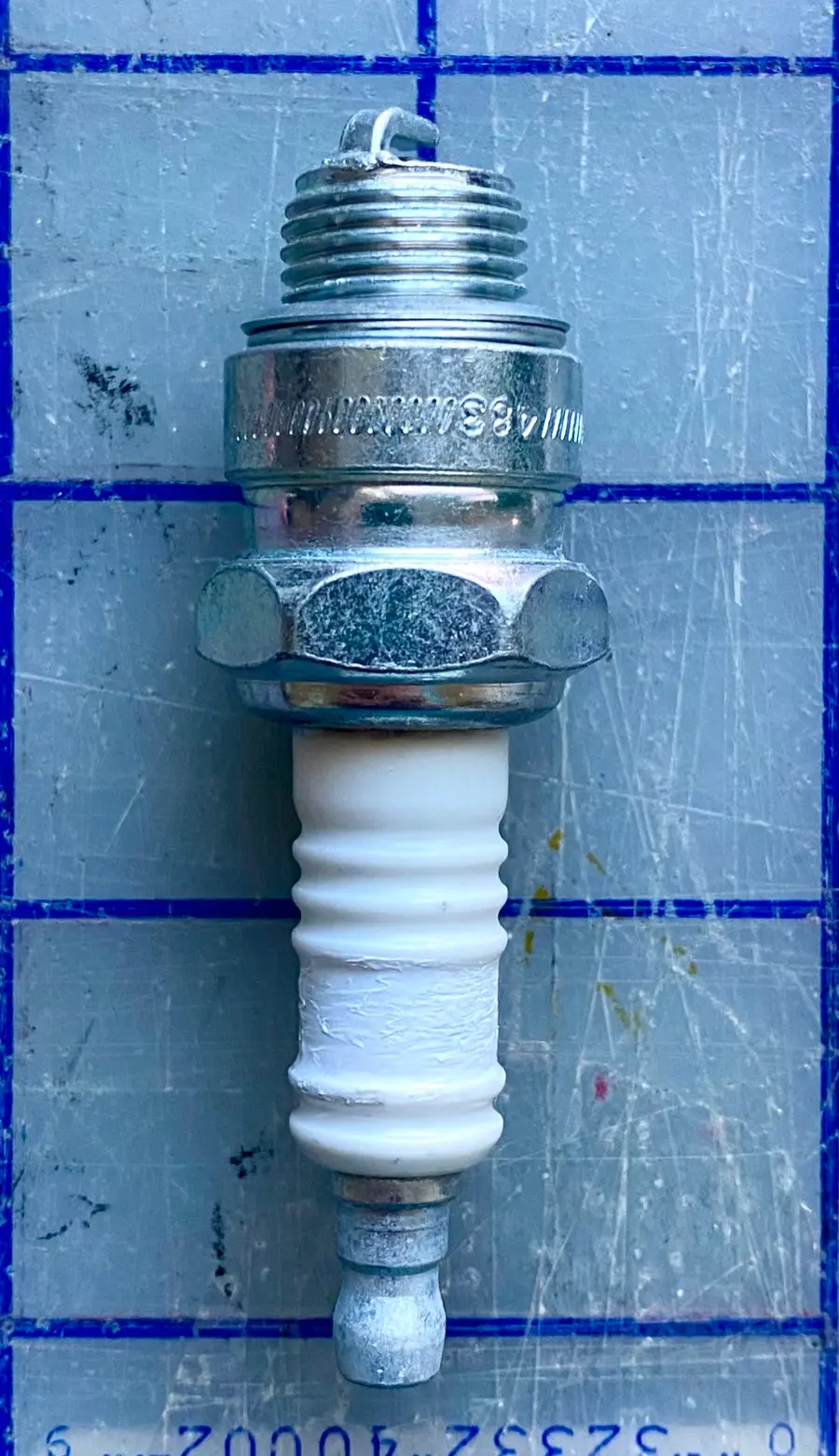 53594 Spark Plug For Hercules G2300 And G3400, 4 And 6 Cylinder Series Engines. 1